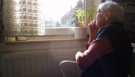 Пенсионеры больше не смогут распоряжаться своей квартирой. Решение властей, от которого все в шоке..