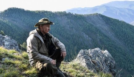 Песков рассказал, как Путин погулял по горам на выходных