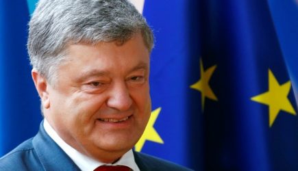 Порошенко призвал Украину готовиться к российскому вмешательству в выборы