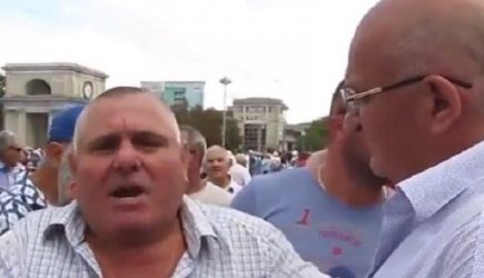 Проклинавший русскую речь на митинге получает пенсию в России