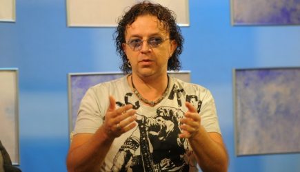 Жуков добивает живущих впроголодь шестерых детей и жену