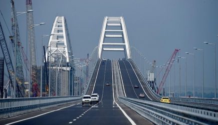 Без машин: на подходе к Крымскому мосту ночью приостановят движение