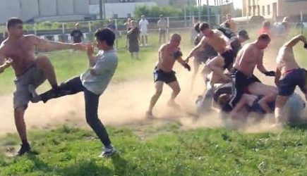 &laquo;Мы заставим тебя любить Украину&raquo;: инцидент у Крыма