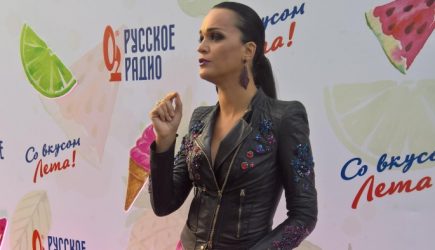 Дочь певицы Славы съели муравьи