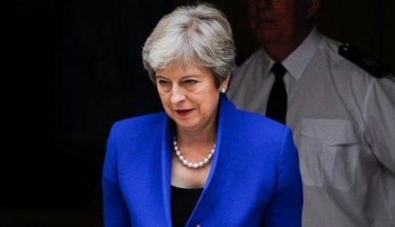 Однопартийцы Мэй пытаются отстранить ее от власти