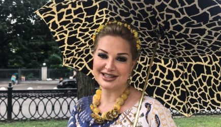 Двуличная Максакова отшила мать Вороненкова