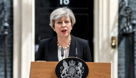 «Дрянь такая»: униженная Мэй замарала руки «Новичком»