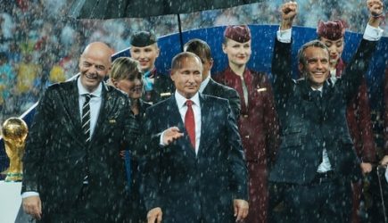 Макрон запутался: &laquo;уважаю Путина&nbsp;&mdash; он&nbsp;хочет демонтировать ЕС&raquo;&nbsp;