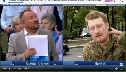 На российского военкора напали в прямом эфире