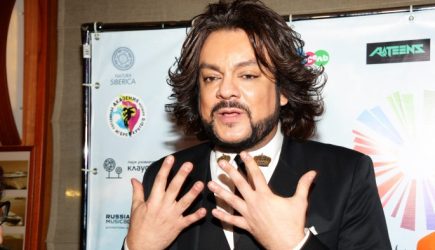 Киркоров рухнул на сцене: поклонники были ошарашены, узнав диагноз