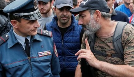 Пашинян дал&nbsp;два&nbsp;часа, чтобы обезоружить охрану олигархов и&nbsp;чиновников