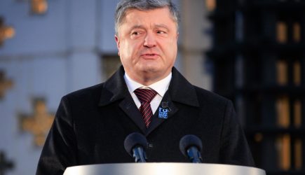 СМИ: В Киеве заявили об избиении Порошенко