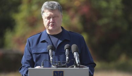 Словоблуда Порошенко прилюдно облили грязью