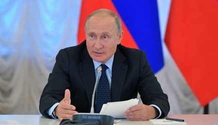 Путин пошутил над севшей на его место главой ХМАО