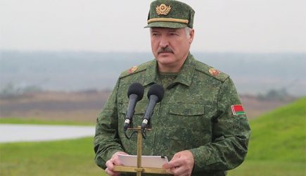 Лукашенко: Если не дай бог война, раздадим оружие в каждую семью