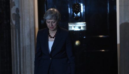 Униженную хамку Мэй готовы выкинуть на улицу