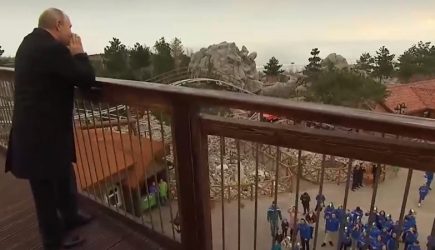 Появилось видео восторженной встречи Путина детьми в Крыму