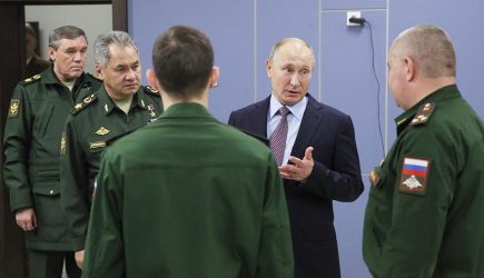 Путин поправил сделавшего неверное ударение в слове курсанта