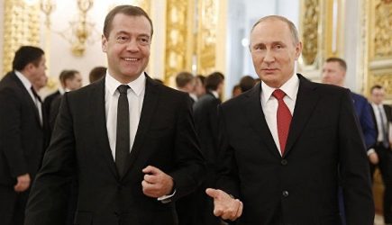 Песков прокомментировал одновременное отсутствие Путина и Медведева