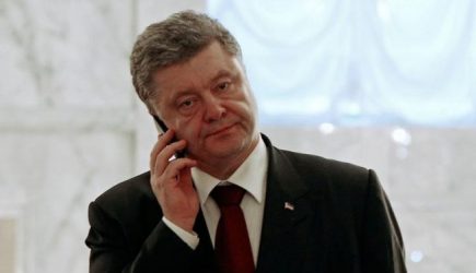 &laquo;Шо бы выборы отодвинуть&raquo;: в соцсетях гадают, зачем Порошенко устроил провокацию в Азовском море