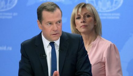 «Агент Кремля» Захарова работает в паре с Медведевым