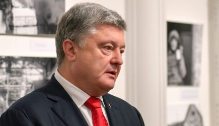 Теряющий власть Порошенко получил сокрушительный удар