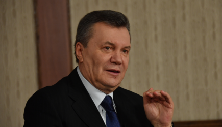 Януковича срочно госпитализировали с травмой позвоночника