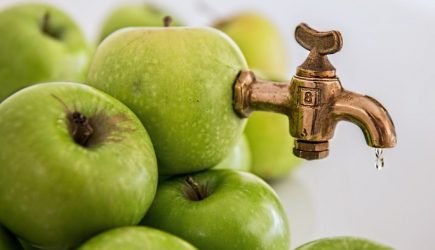 Назвали самый полезный яблочный сок