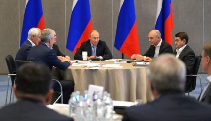 Путин рассказал о том, какие зарплаты должны быть у россиян