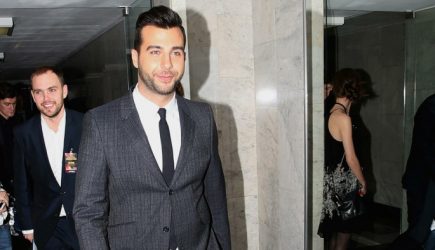 Урганта распекли за издевательства над измученным певцом