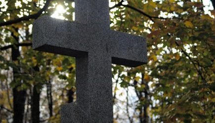 После пенсионной реформы умирающих будут хоронить по-новому