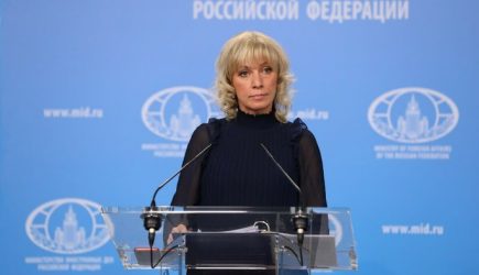 Захарова заподозрила Мэй в связях с Петровым и Бошировым