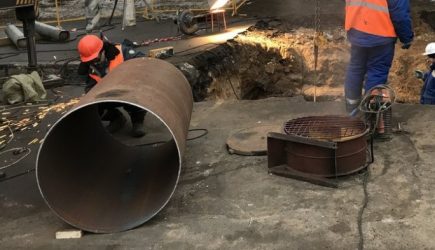 Замерзающих украинцев затопят фекалиями