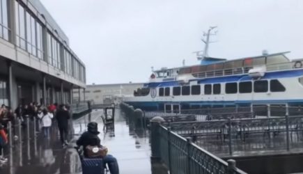 Паром протаранил причал в Сан-Франциско, команду проверяют на алкоголь и наркотики