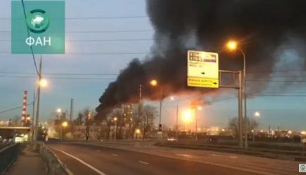 Опубликовано видео пожара на нефтеперерабатывающем заводе в Москве