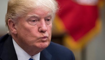 СМИ узнали, как Трамп поругался с Мэй по телефону