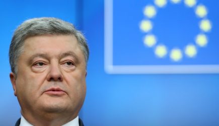 Порошенко ударил себя по голове: ЕС отказался вводить санкции против РФ из-за керченского инцидента