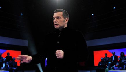 &laquo;По башке врежу!&raquo;: политолог бросил стакан в поляка