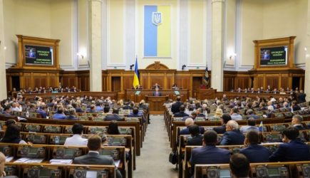 Депутат Рады попросил Порошенко объявить войну России