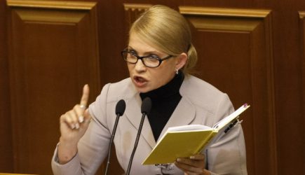 Тимошенко бросилась в ноги Трампу после наглой выходки Порошенко