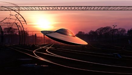 Запад разглядел инопланетян в небе над Россией