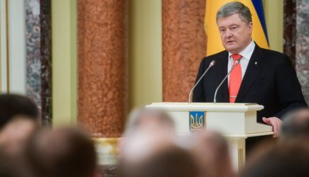 Морально неустойчив: раскрыта страшная тайна Порошенко