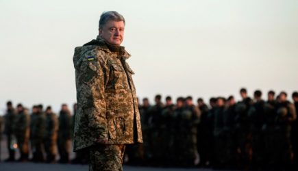 Слабоумие и отвага: вояка Порошенко грозит России