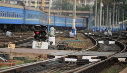 Зарплату платить туалетной бумагой: боец ВСУ устроил в поезде скандал из-за русского языка