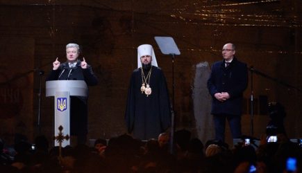 Потребовавшего у РПЦ &laquo;показать томос&raquo; Порошенко осадили