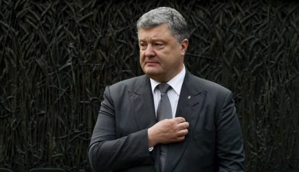 На кону жизнь Порошенко: в России предложили не признавать итоги выборов на Украине