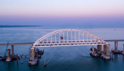 СМИ: Украинские корабли рвутся к Крымскому мосту