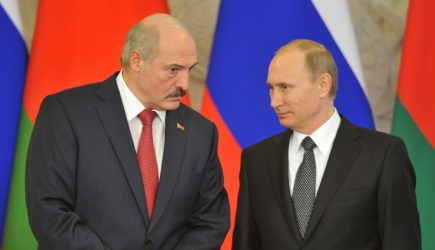 Скандалист Лукашенко задобрил Путина водкой