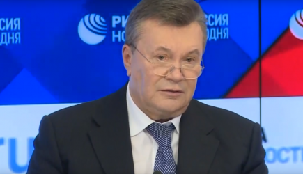 &laquo;Личная выгода и деньги&raquo;: Янукович рассказал, зачем Порошенко власть