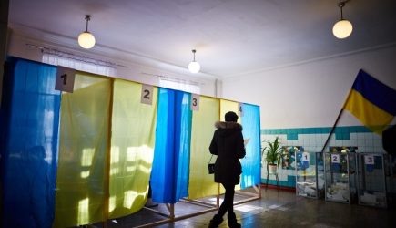 Фальсификациям это не повредит: в Киеве отреагировали на призыв Волкера пустить наблюдателей из РФ на выборы